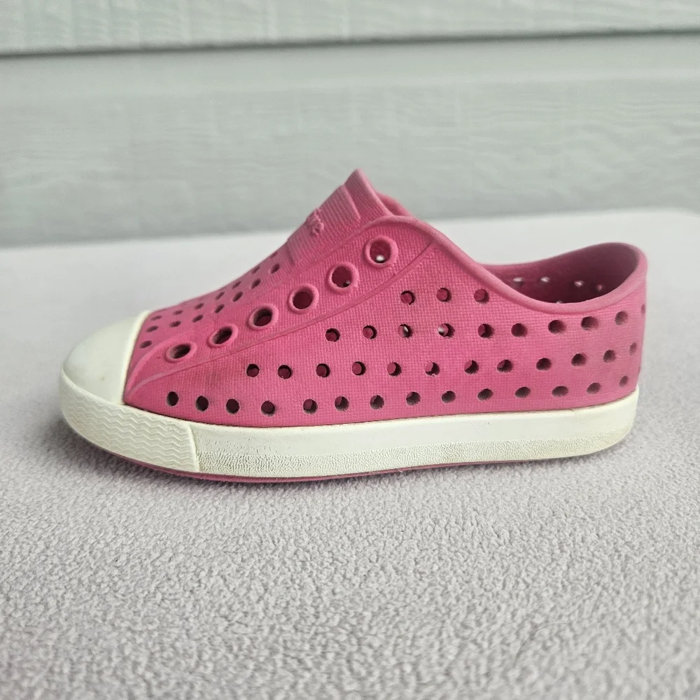 Native Jefferson Pink White Girl SZ C6 Slip-On Water Shoes